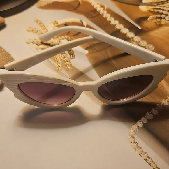 Agua Bendita Cream Cat-Eye Sunglasses Retro Target Aguabendita Chic Resort - Picture 5 of 5